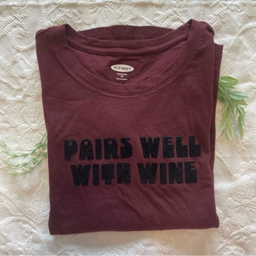 🍂 3/$20 NWT Old Navy Burgundy Everywhere Graphic Tee with Velvety Lettering XS